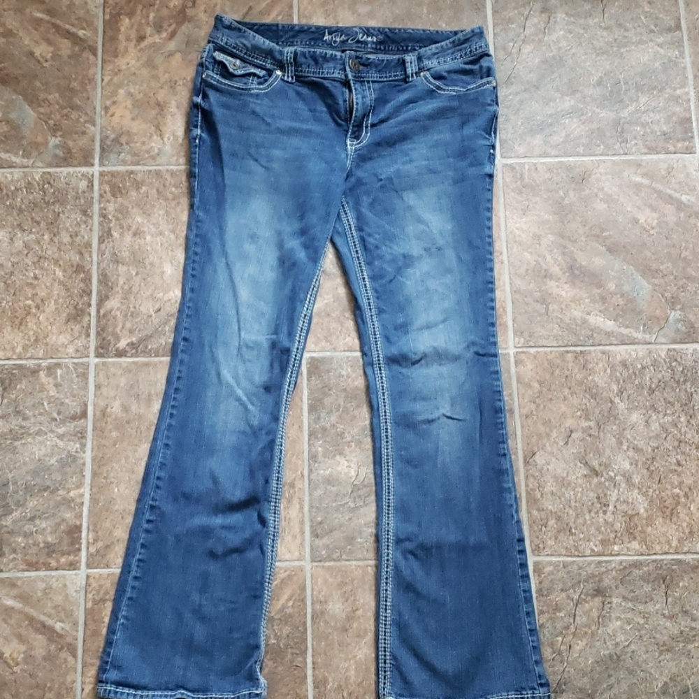 Ariya Jeans